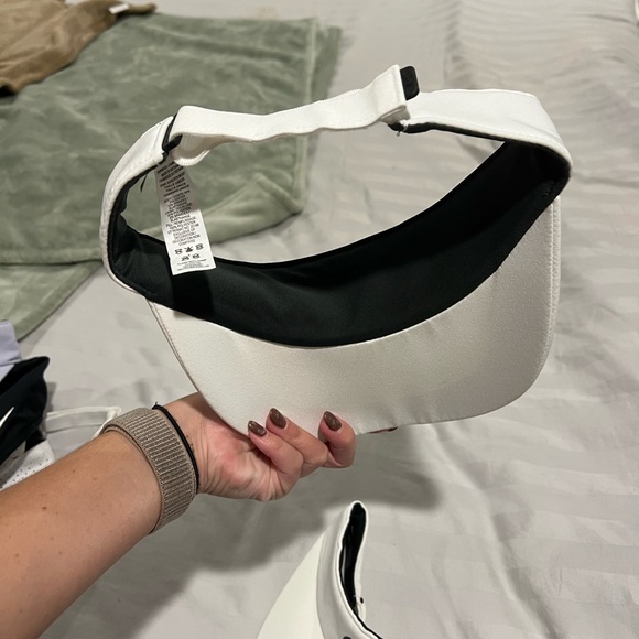 Two white Nike visors - Picture 5 of 11
